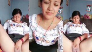 Wanita Seksi Asal Goa Mainin Memek Basahnya