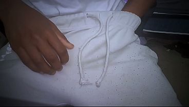 Kontol Gede Hitam Digeberin Sampai Muncrat.