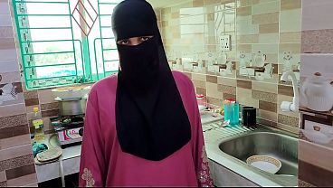 Selagi Bini Pergi, Suami Nakal Ngentot Pembantu Jilbab Di Rumah Kosong