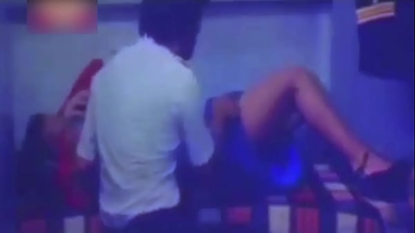 Pasangan Desi Ketahuan Ngewe Panas Di Tempat Umum